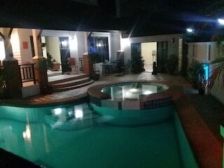 4 ベッドルームハウス & プライベート プール パタヤ