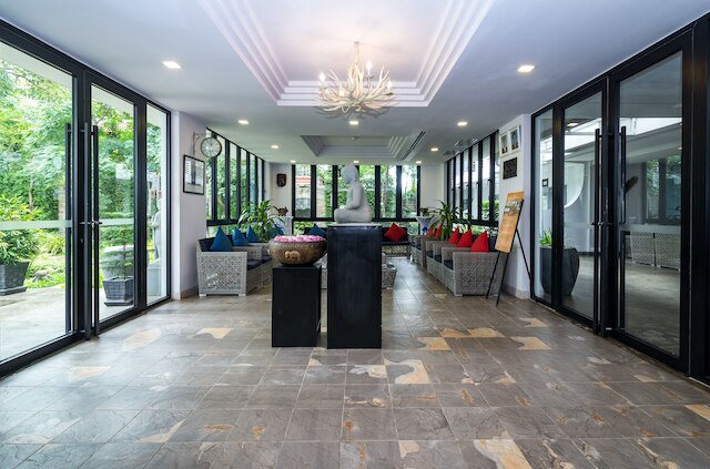 ダムレイ レジデンス & スパ