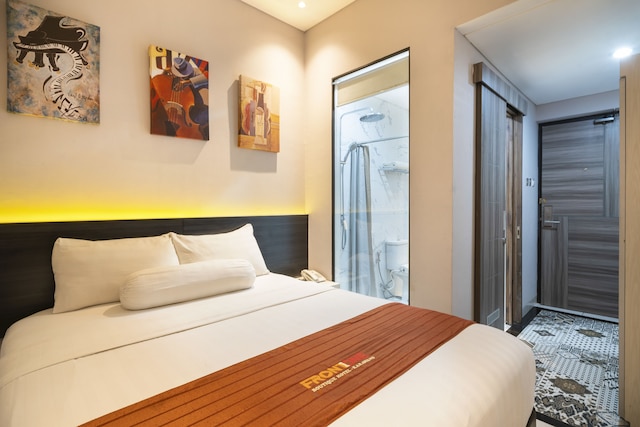 フロント ワン ブティック カラワン