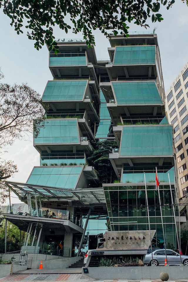 ジャネヴァラ バンドン