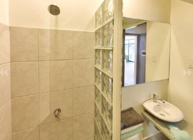 スタジオ バイ RA アット アマイア ステップス マンダウエ コンドミニアム