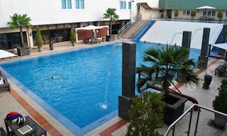 ホテル ブミ セニュール