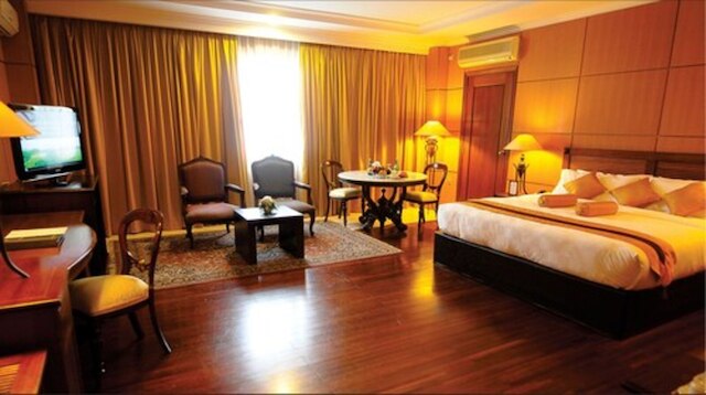 ホテル ブミ セニュール