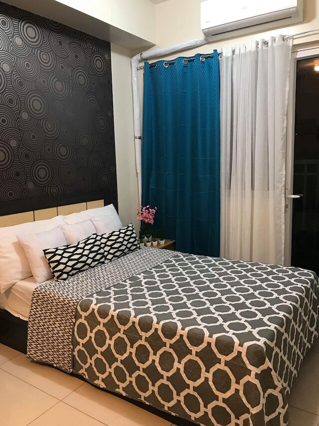 コンドユニット ウィズ バルコニー イン マニラ