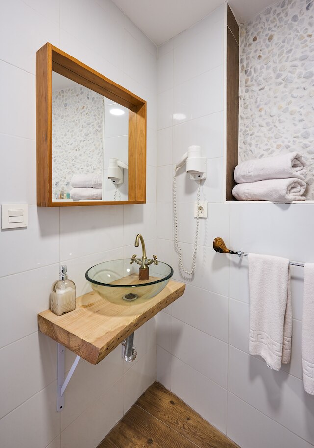 ルームズ ヴィタ & バー