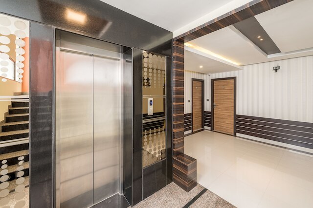 トリーボ ラージ プレミア、インディラナガー