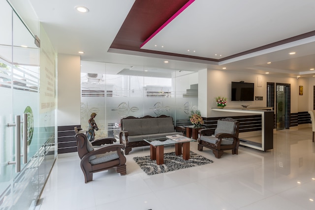 トリーボ ラージ プレミア、インディラナガー