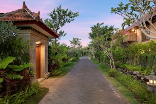 バリ パラダイス ヘリテージ バイ プラブー