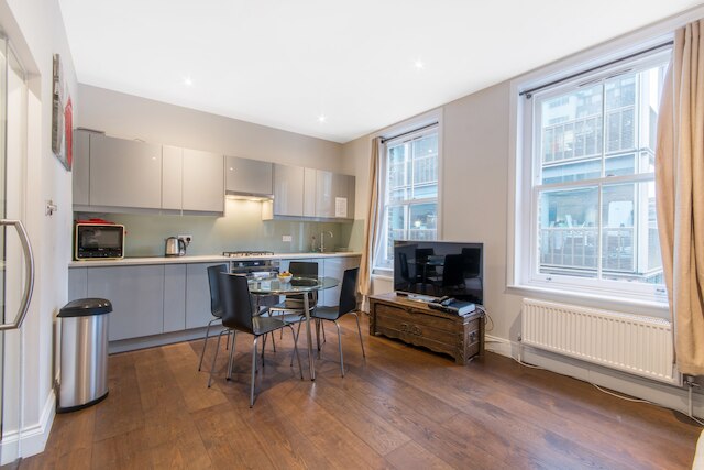 グラス ワンダー イン ソーホー - B