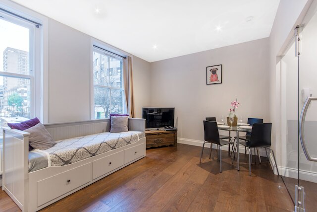 グラス ワンダー イン ソーホー - B