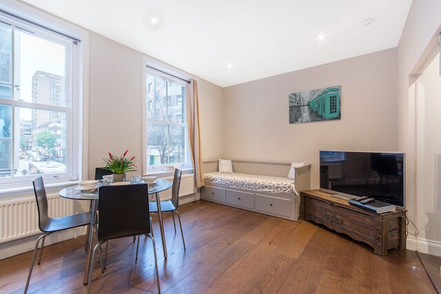 グラス ワンダー イン ソーホー - B