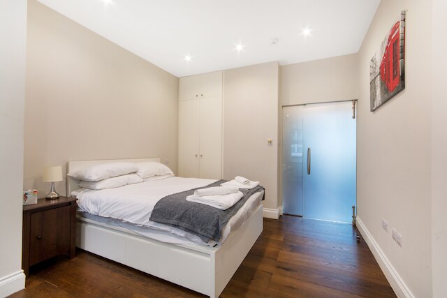 グラス ワンダー イン ソーホー - B