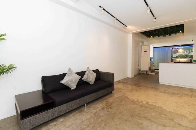 レッドドアーズ プラス アット ボニ アベニュー マンダルヨン