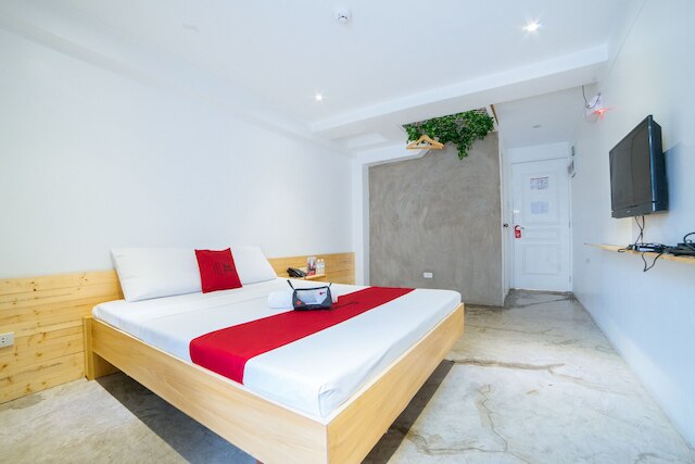 レッドドアーズ プラス アット ボニ アベニュー マンダルヨン