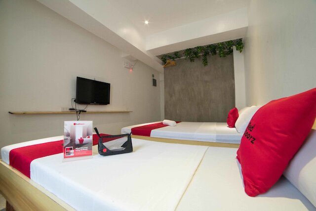 レッドドアーズ プラス アット ボニ アベニュー マンダルヨン