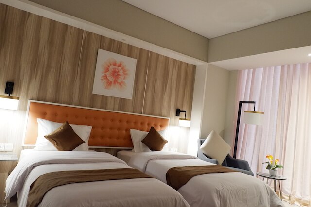 グランド オーチャーズ ホテル ラジャワリ ケマヨロン