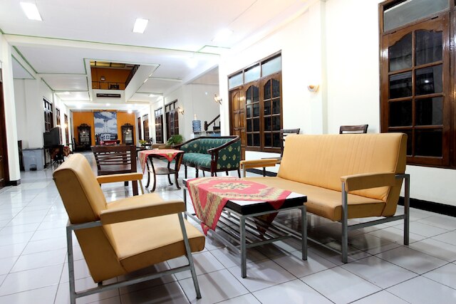 レッドドアーズ プラス シャリア ニア レンプヤンガン ステーション 3