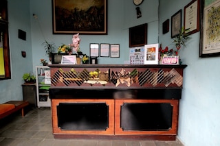 レッドドアーズ プラス シャリア ニア レンプヤンガン ステーション 3