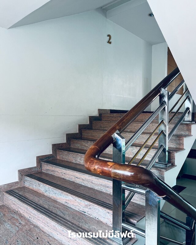 タートパノム リバー ビュー ホテル