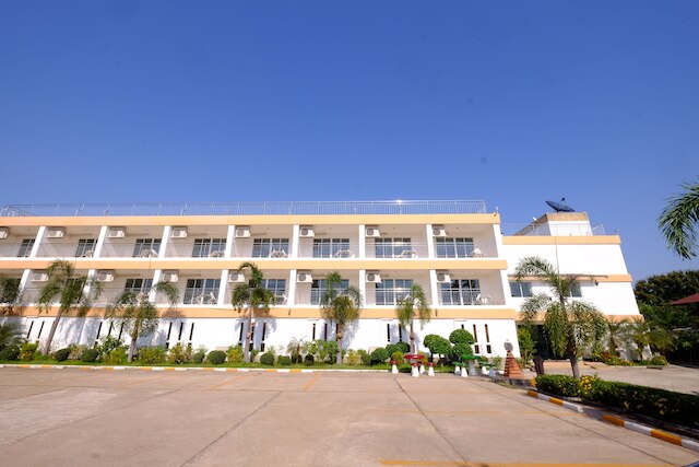 タートパノム リバー ビュー ホテル