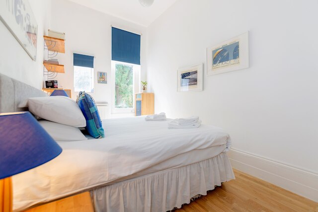 フィルビーチ バルコニー - 2 ベッド フラット イン アールズ コート