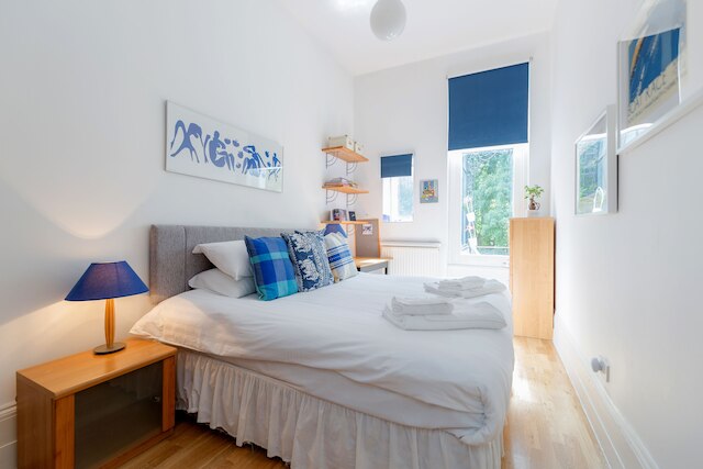 フィルビーチ バルコニー - 2 ベッド フラット イン アールズ コート