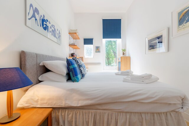 フィルビーチ バルコニー - 2 ベッド フラット イン アールズ コート