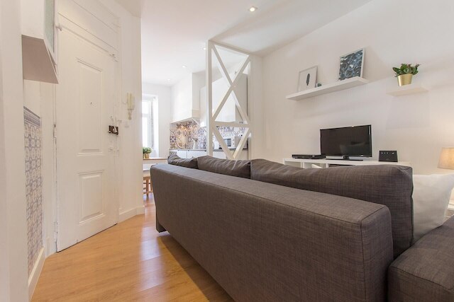 バイロ アルト スタイリッシュ バイ ホーミング