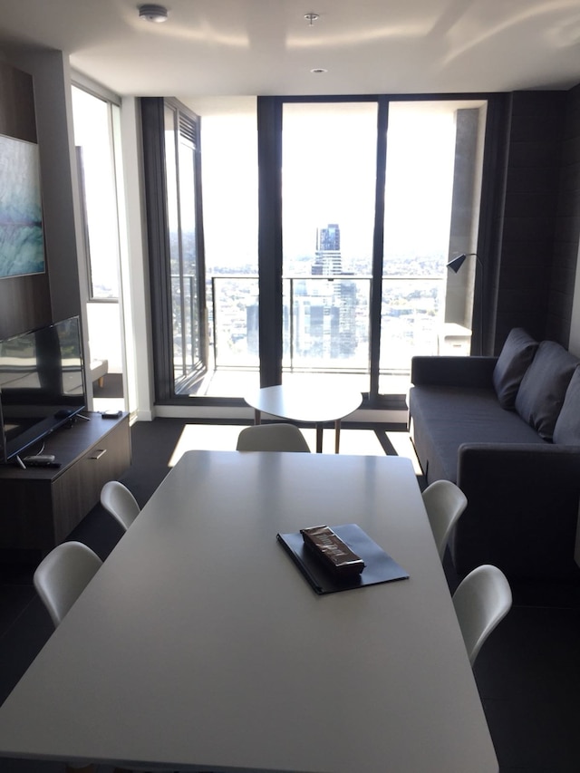 レアディセット アパートメンツ アット アッパー ウエスト サイド