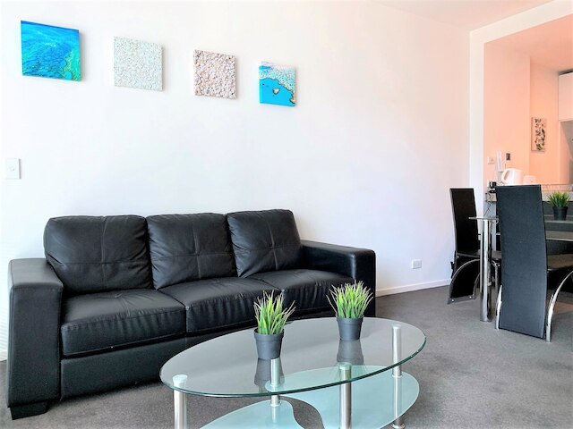 レアディセット アパートメンツ アット リバティ