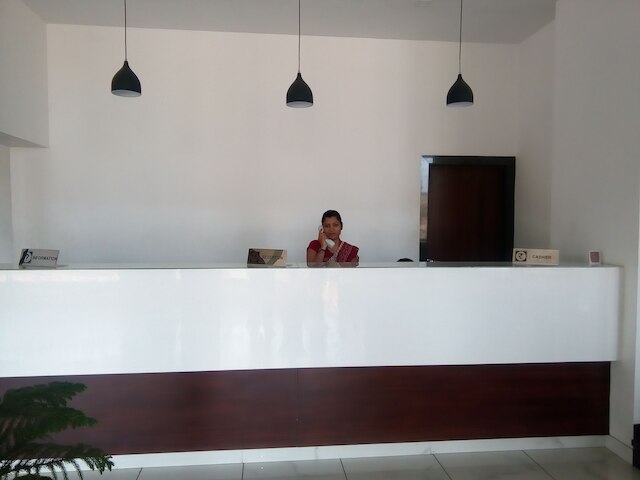 クリムソン パーク シュリプリヤ ホテル