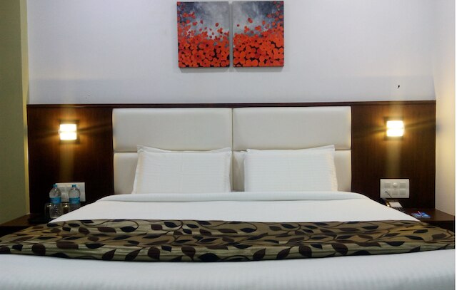 クリムソン パーク シュリプリヤ ホテル