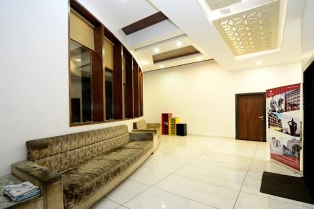 クリムソン パーク シュリプリヤ ホテル