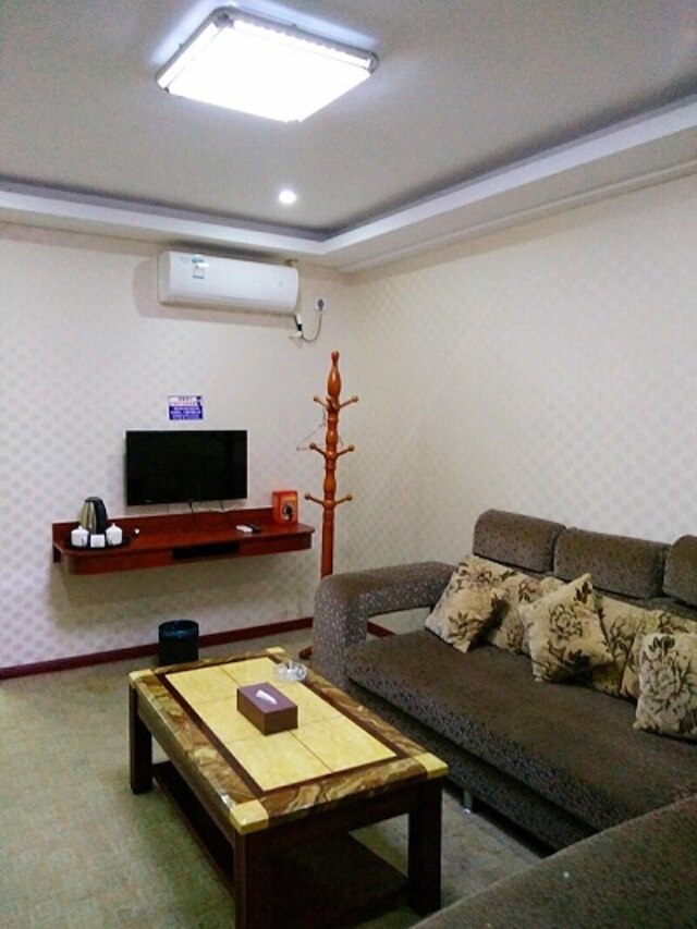 ジャアジョウ ホテル (佳州商務酒店)