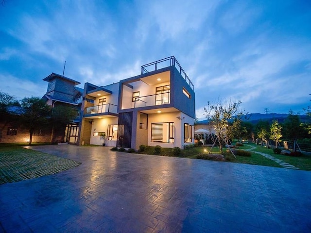 ラブリー ポンド ホステル