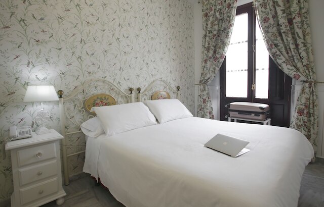 ベーシック ホテル プエルタ デ セビリャ