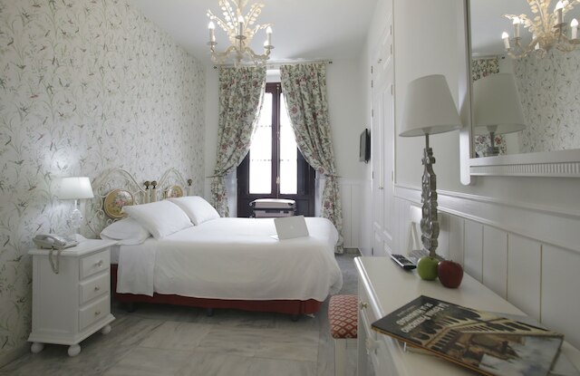 ベーシック ホテル プエルタ デ セビリャ