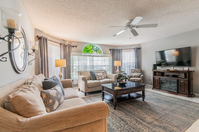 テーマパーク近く!ポッターズキャッスル!素晴らしい、3BR、8人用、プール付き!