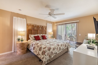 テーマパーク近く! 4BR、最大10人用!素晴らしい家、プール、パティオ付き!