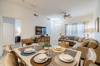 テーマパーク近く!素晴らしい3BRタウンハウス、スプラッシュパーク、プール、湖、その他!