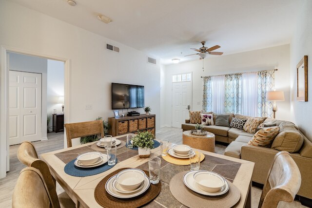 テーマパーク近く!素晴らしい3BRタウンハウス、スプラッシュパーク、プール、湖、その他!