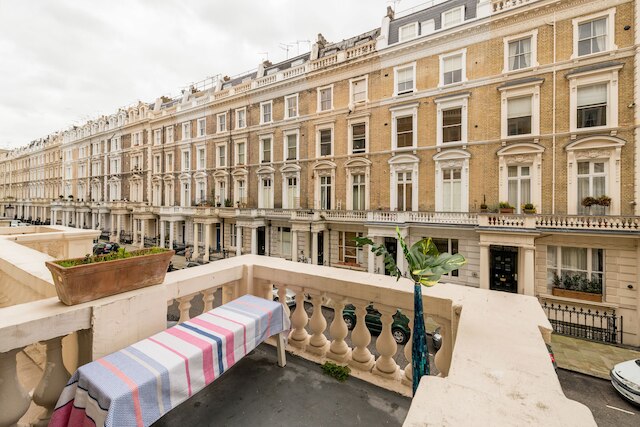 クラリンカード ガーデンズ アパートメント