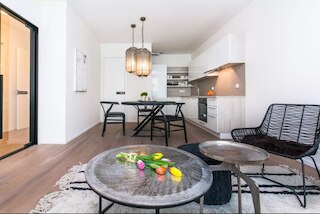 フローレス アパートメンツ ポト ジェカンコウ