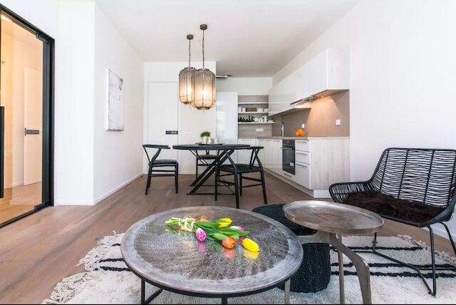 フローレス アパートメンツ ポト ジェカンコウ