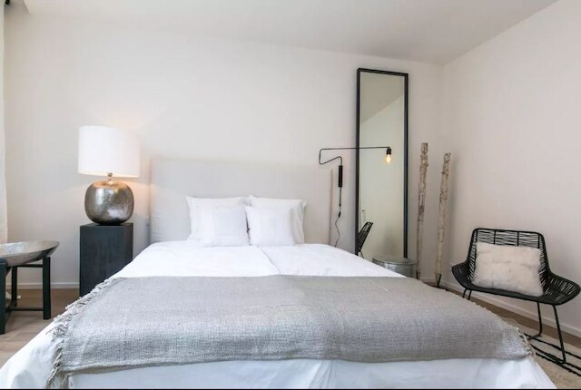 フローレス アパートメンツ ポト ジェカンコウ