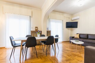 ビクトリア クイーンズ パラダイス アパートメンツ