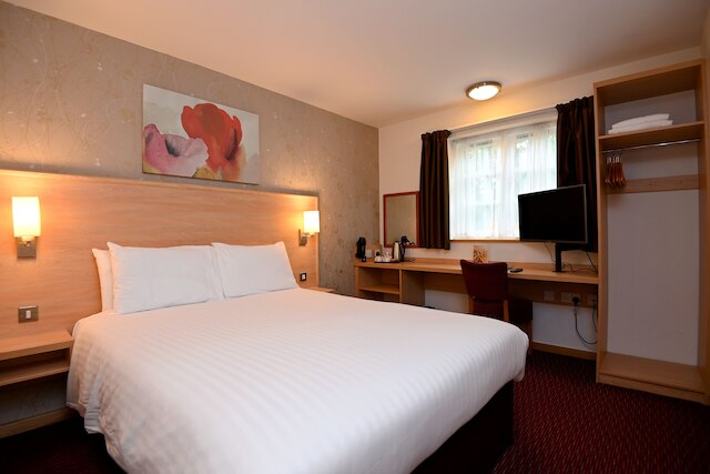 メドウ ファーム レッディッチ バイ マーストンズ インズ