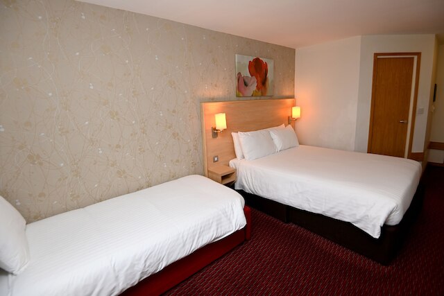 メドウ ファーム レッディッチ バイ マーストンズ インズ