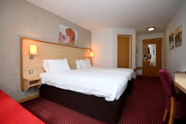 メドウ ファーム レッディッチ バイ マーストンズ インズ