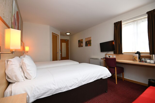 メドウ ファーム レッディッチ バイ マーストンズ インズ